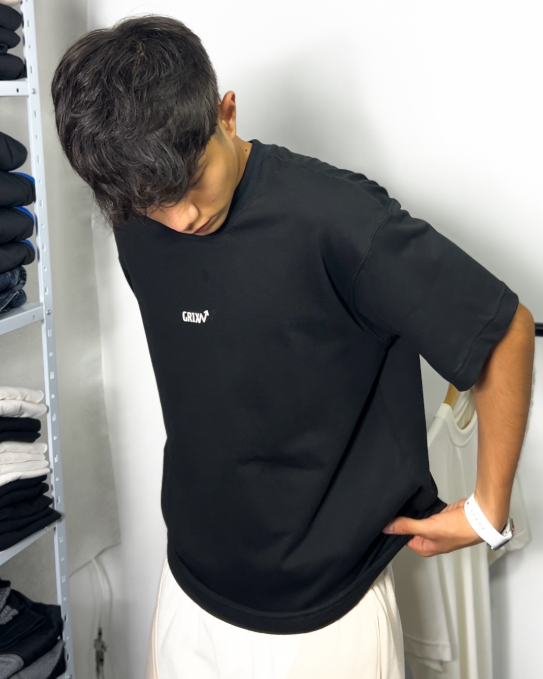 CAMISETA ESENCIAL NEGRA GX1.2