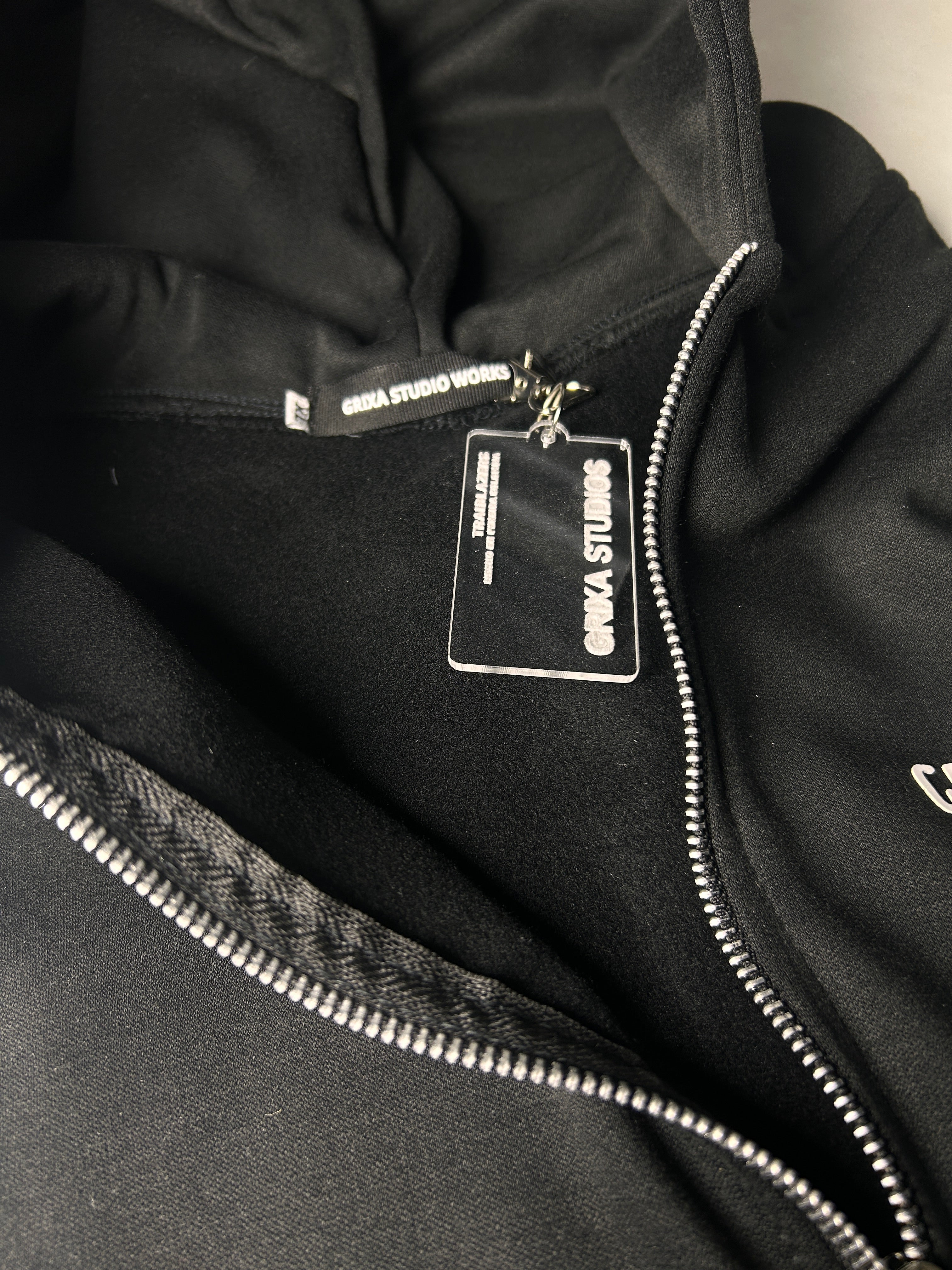 CHAQUETA ESENCIAL NEGRA GX6.2