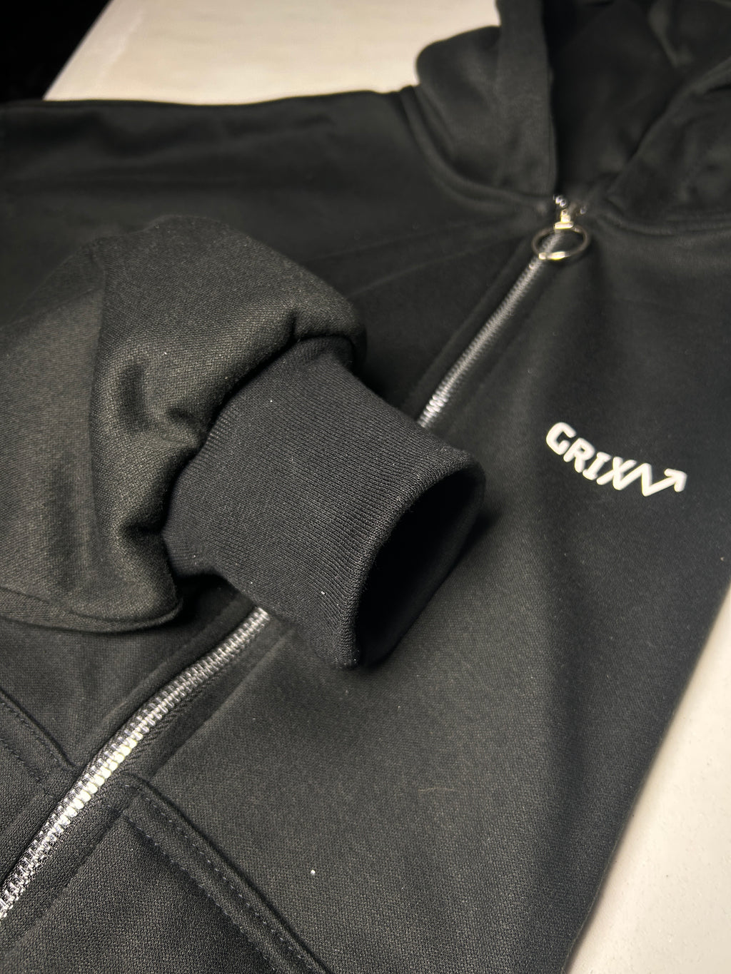 CHAQUETA ESENCIAL NEGRA GX6.2