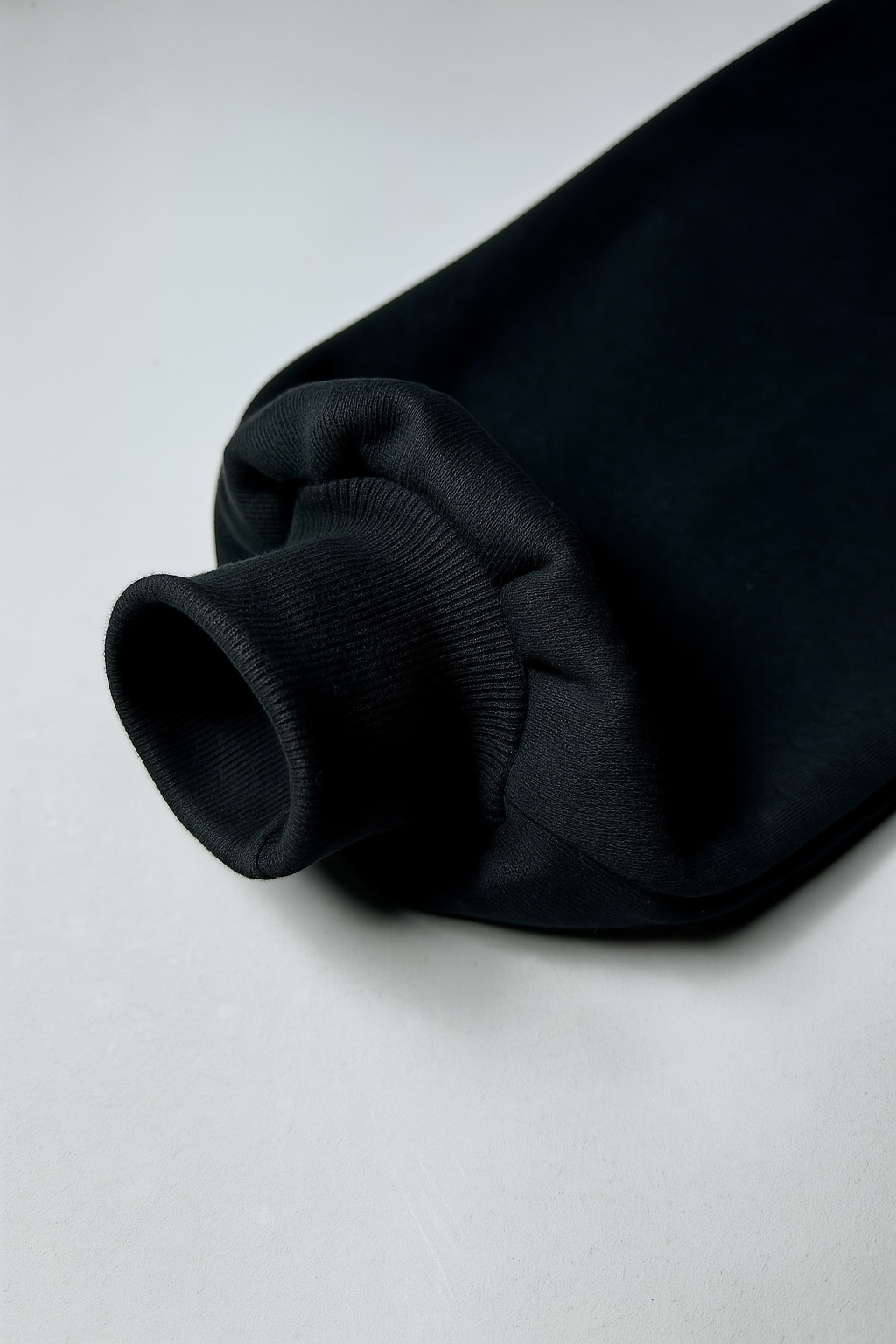 HOODIE ESENCIAL NEGRO GX2.3