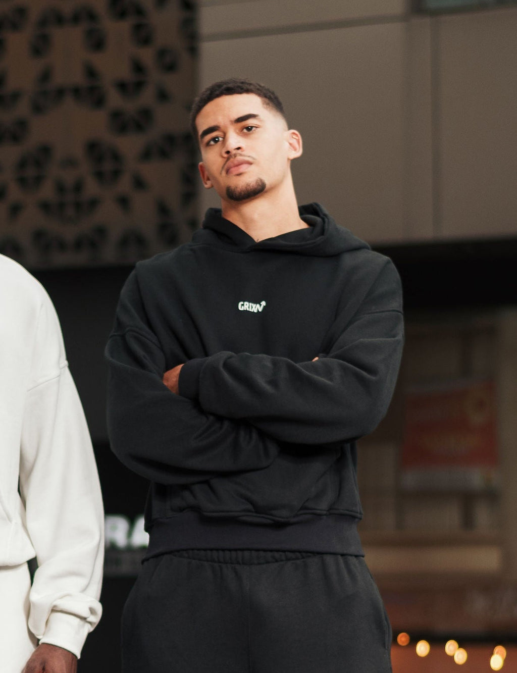 HOODIE BASIC NEGRO GX2.11